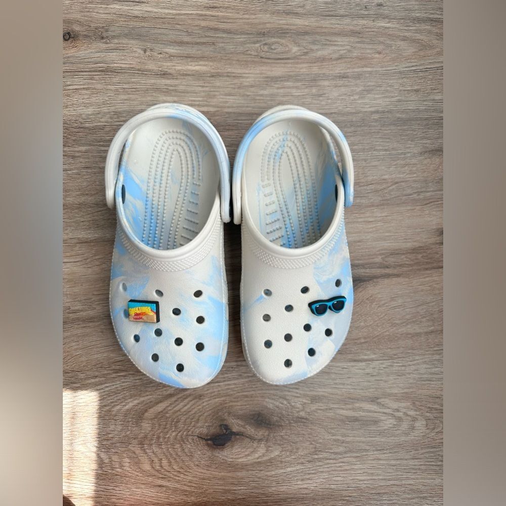 Crocs Unisex Classic Marbled Clog - Blue Calcite Size W-6 M-4 - Picture 2 of 10